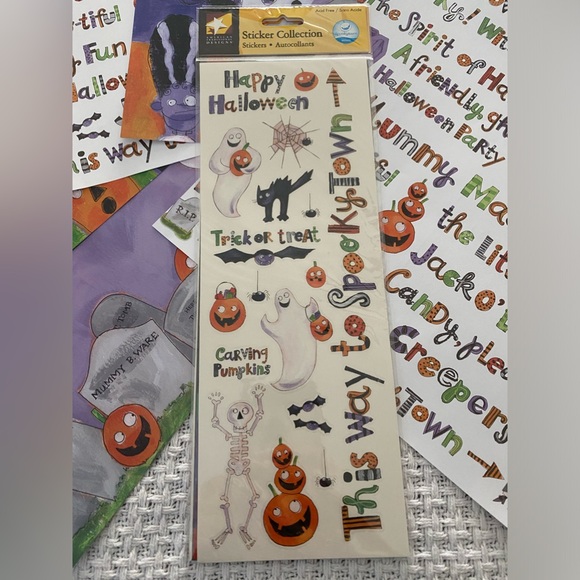 👻🎃 AMERICAN TRADITIONAL DESIGNS HALLOWEEN THEMED SCRAPBOOK PAPER & STICKERS. - Picture 3 of 7